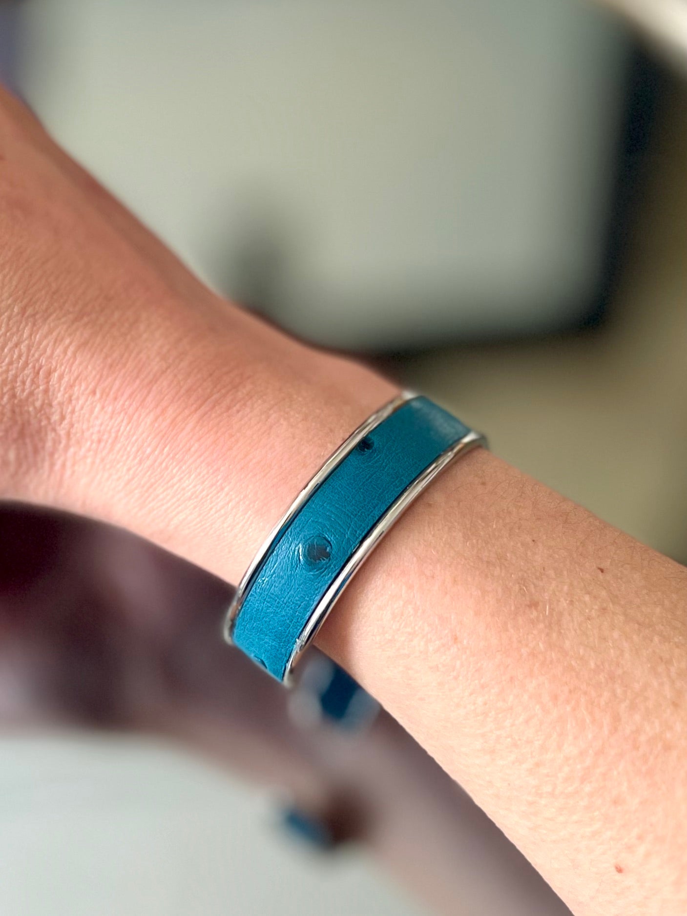 Bracelet Manchette Argenté en Cuir d'Exception