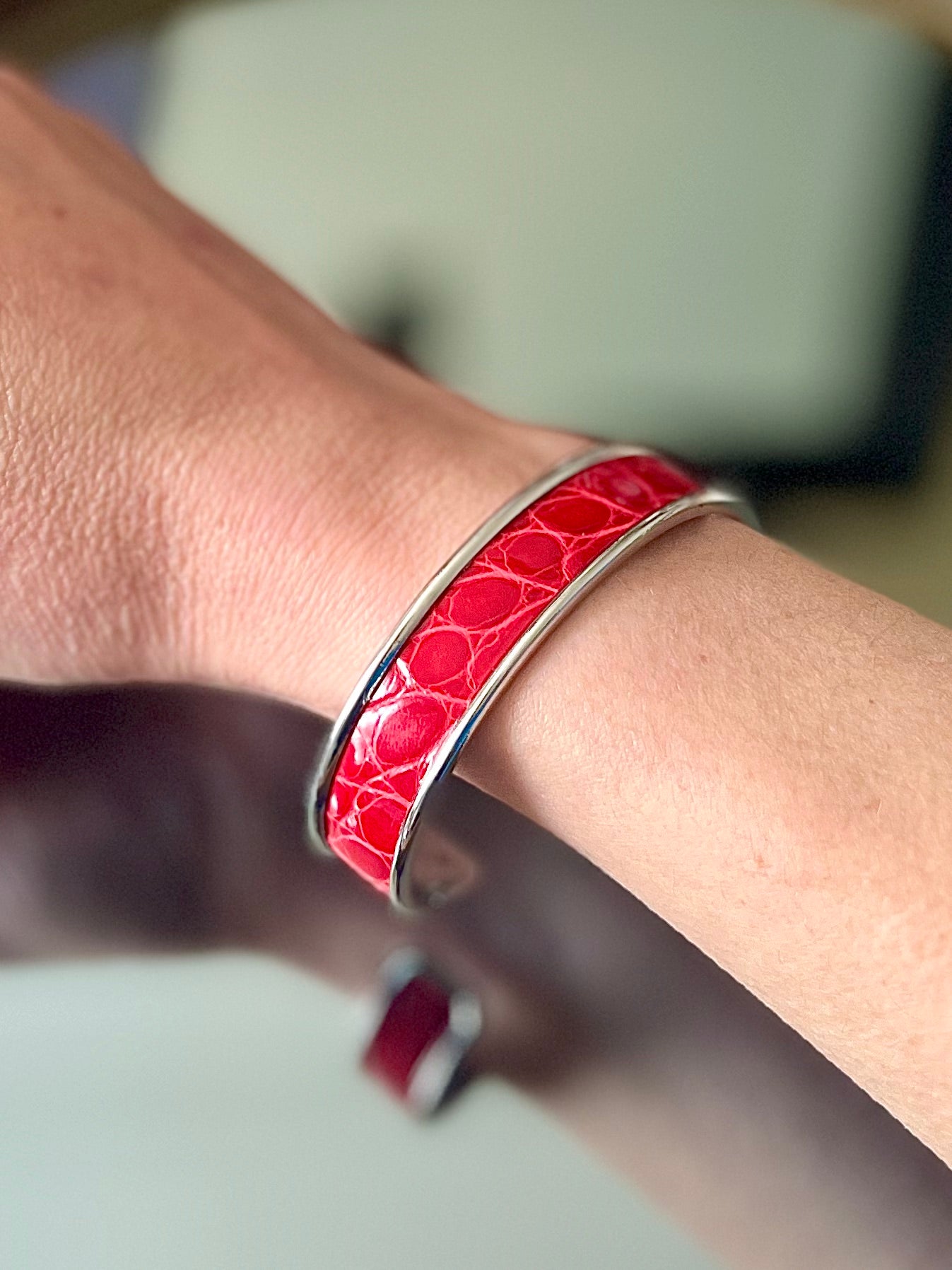 Bracelet Manchette Argenté en Cuir d'Exception