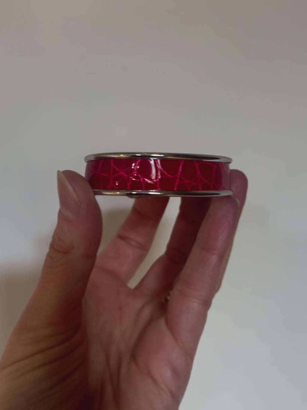 Bracelet Manchette Argenté en Cuir d'Exception